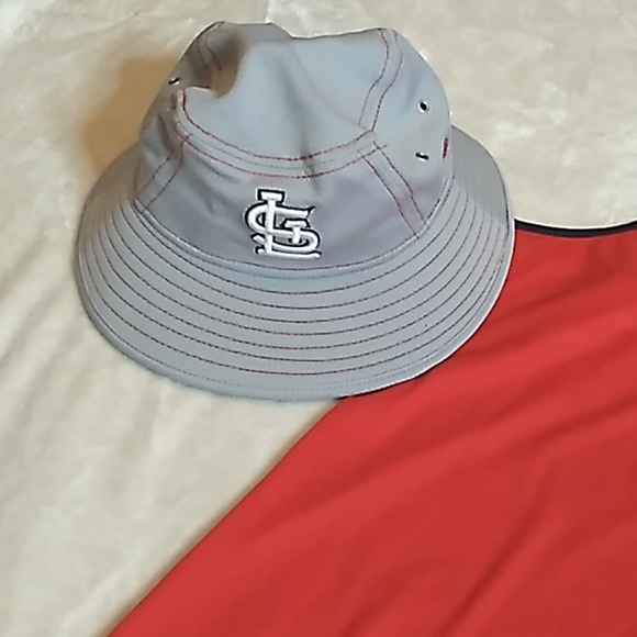 🥰 2 for $40 MLB SHIRT & HAT 🧢 ⚾️ - Picture 2 of 12